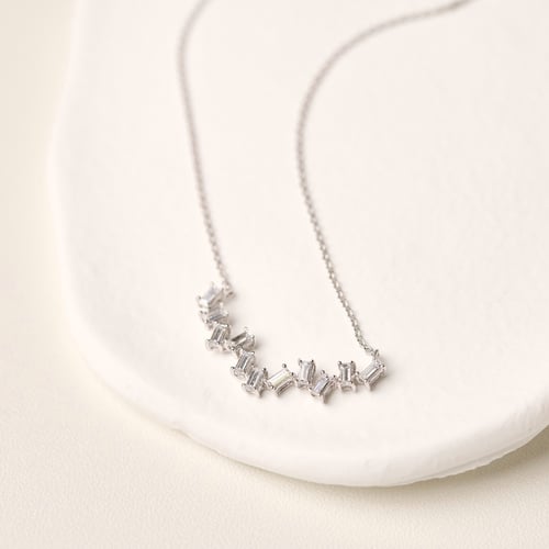 Moderne Goldene Halskette mit natürlichen Baguette-Diamanten Parvati