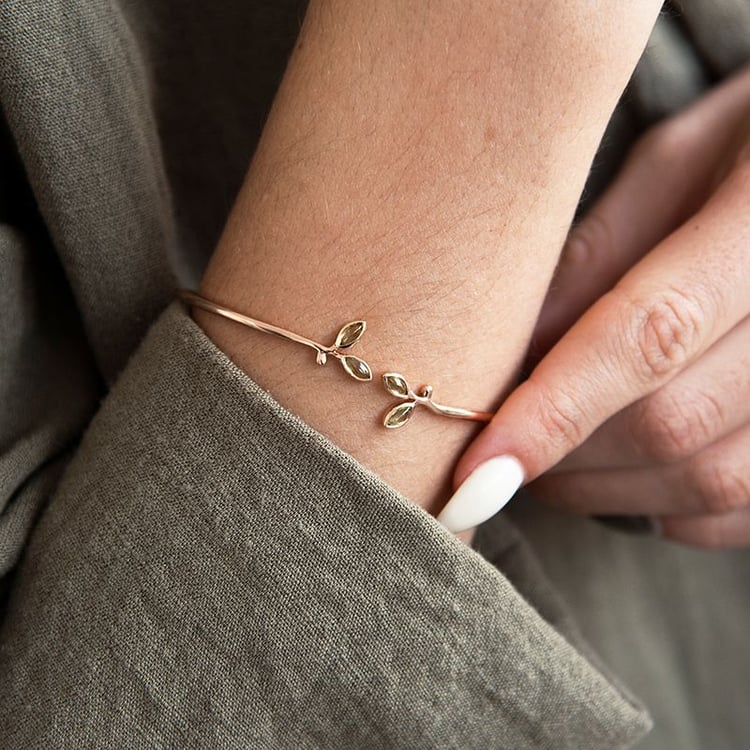 Goldener minimalistischer Armreif mit Olivenblättern Hulme 110942