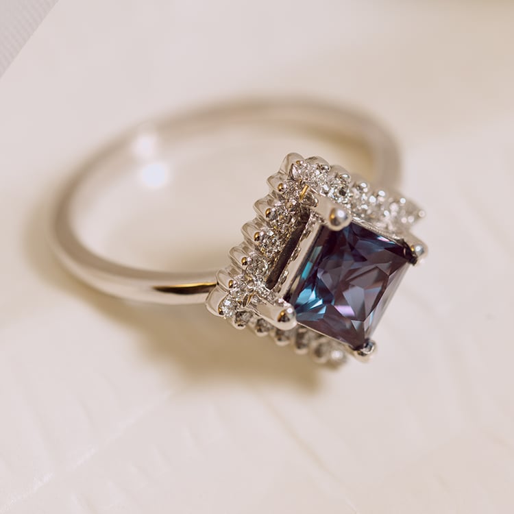 Ring mit Alexandrit und Lab Grown Diamanten Guerra 124607