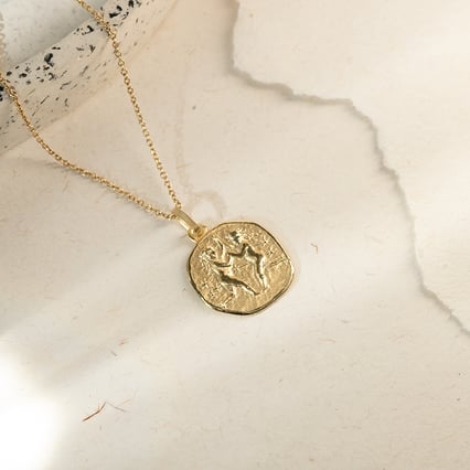 Silberanhänger mit Symbolen des Tierkreiszeichens Zwillinge