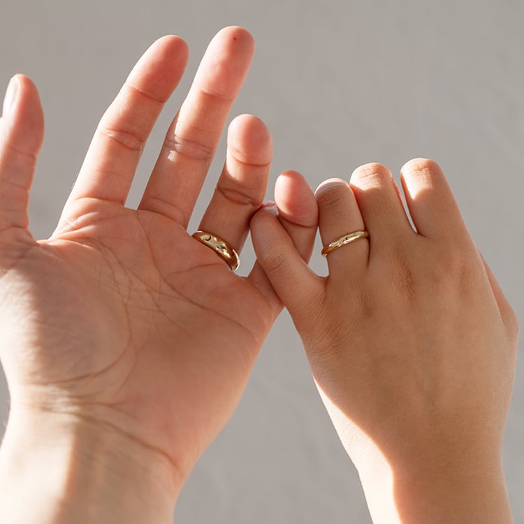 Eheringe mit der Gravur von Mond und Sternen Furilla 120008