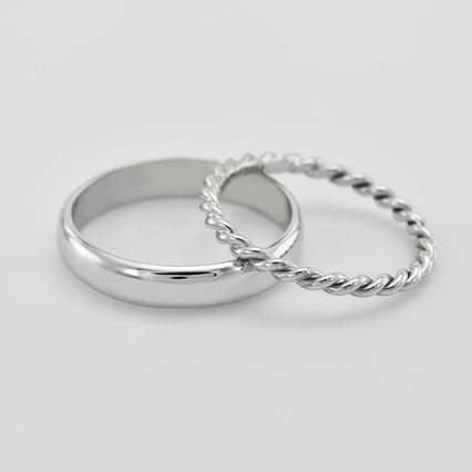 Atypische Trauringe aus Platin mit Schnurmotiv Aase