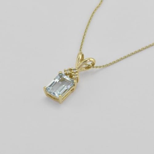 Goldanhänger mit Aquamarin und Diamanten Deandra