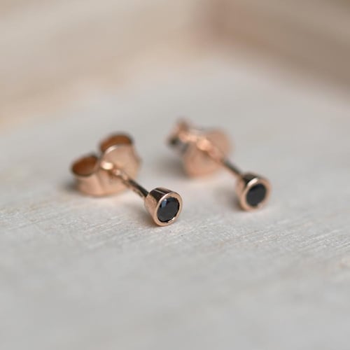 Ohrstecker mit runden schwarzen Diamanten Tofine