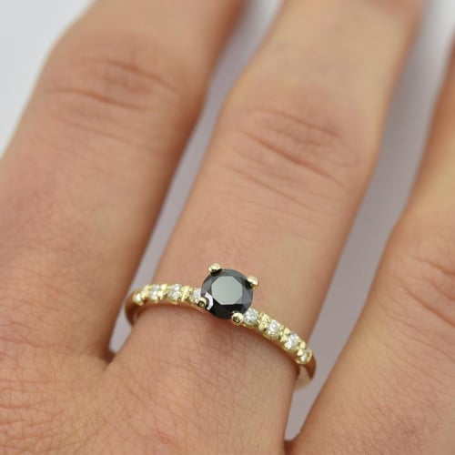 Verlobungsring mit schwarzem Diamant Megha