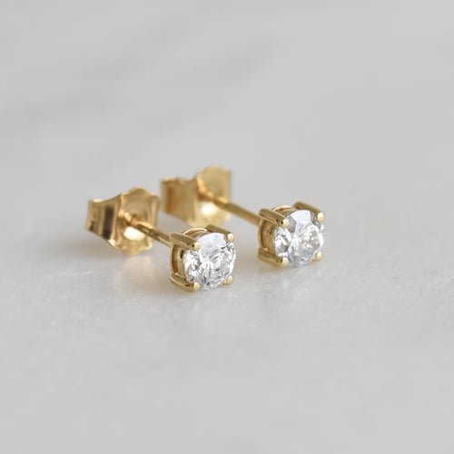 Silberne Ohrstecker mit Lab Grown Diamanten und Auswahl des Karatgewichtes Roth