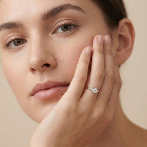 Verlobungsring aus Gold in Haselnussfarbe mit Diamanten Mileva