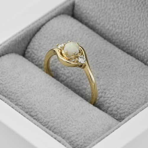 Goldener Verlobungsring mit Opal und Diamanten Eleie