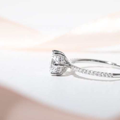 Verzierter Verlobungsring mit Diamanten Narina
