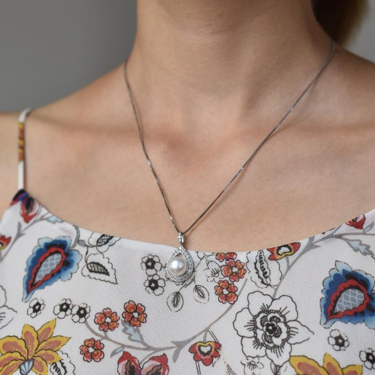 Silberne Halskette mit Perle 22797