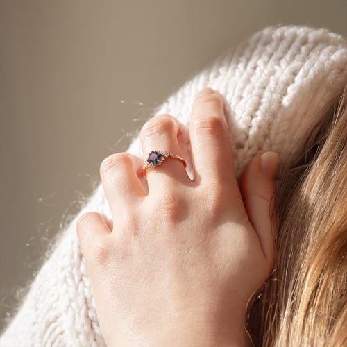 Verlobungsring mit Alexandrit und Moissaniten Medrie