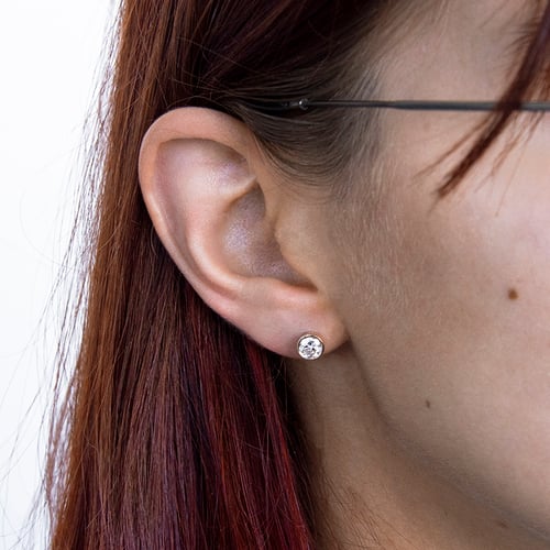 Bezel-Ohrringe mit Moissanit Wetty