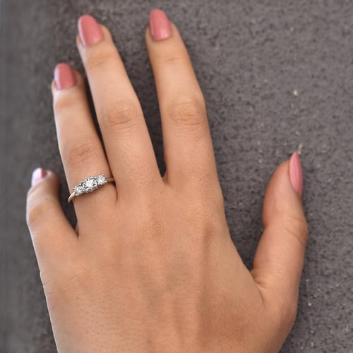 Verlobungsring mit Diamanten Rita