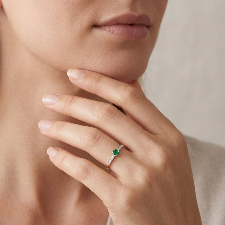 Silberring mit Smaragd und seitlichen Lab Grown Diamanten Mikey 171037