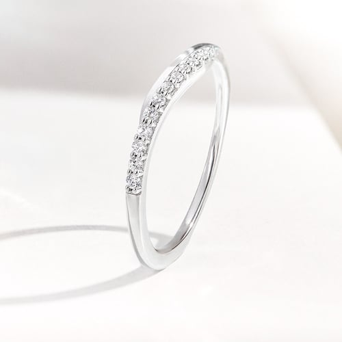Atypisch gewellter Goldring mit Lab Grown Diamanten Vide