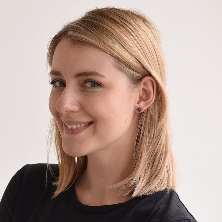 Goldene Ohrringe mit Alexandriten in Herzform Kaciah 65360