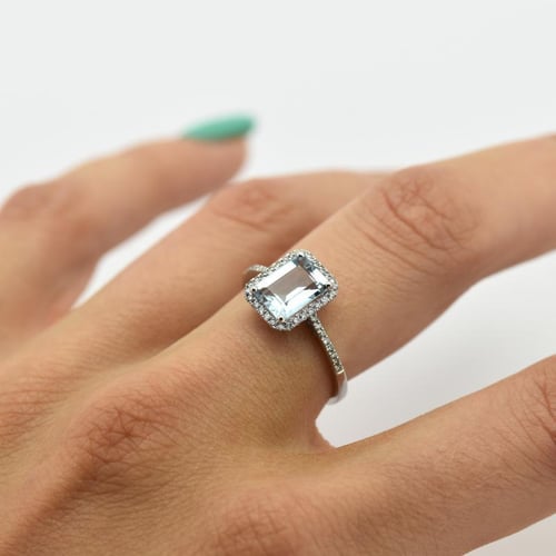 Goldener Diamantring mit Aquamarin Oceane