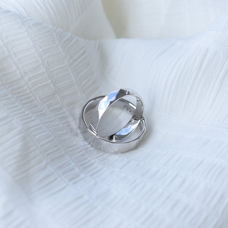 Design Eheringe aus Gold mit Muster Becy 61880