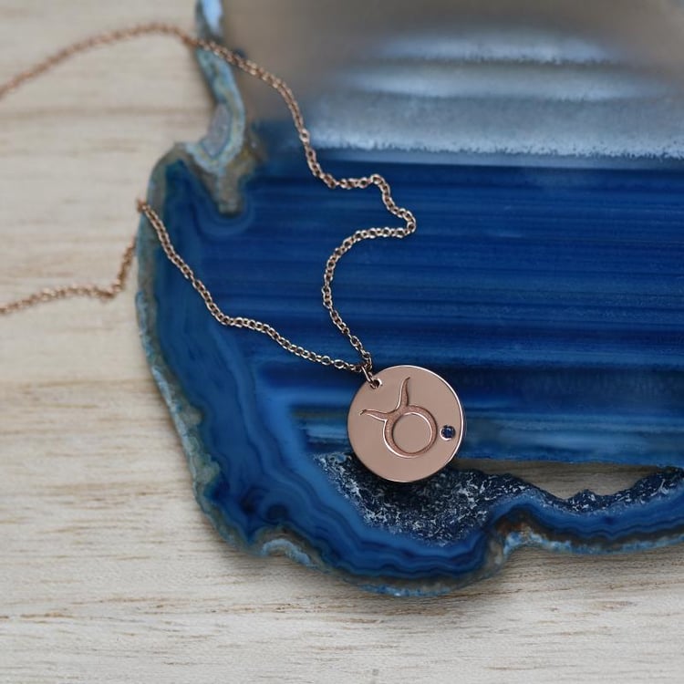 Blauer Saphir und Stier Tierkreiszeichen Anhänger 48257