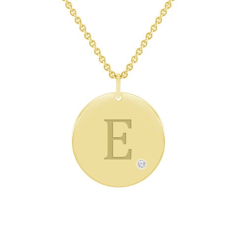 Goldener Anhänger mit Diamant und Gravur eines Buchstabens Sager