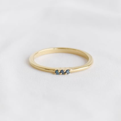 Ring aus Silber mit blauen Diamanten Nicklas