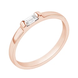 Zarter Ring mit einem Moissanit Xenia