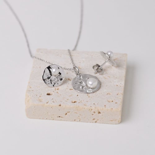 Silbernes Schmuckset mit Perlen und weißen Topasen Darleen