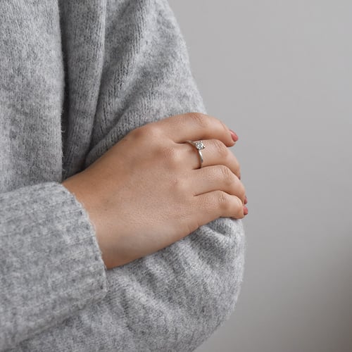 Verlobungsring mit Moissanit Lopa