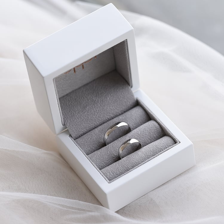 Klassische Trauringe aus Gold mit blauem Diamant Zavala 58725