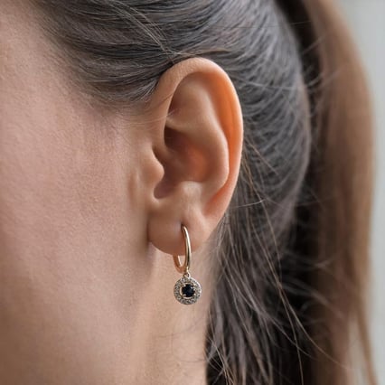 Goldene Ohrringe mit Saphiren und Diamanten Macy