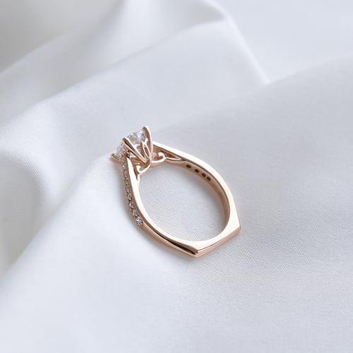 Verlobungsring mit Moissanit und Lab Grown Diamanten Ulani