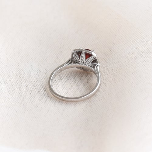 Luxuriöser Goldring mit Spinell und Diamanten Charmaine
