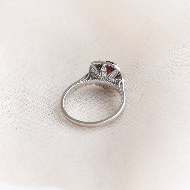 Luxuriöser Goldring mit Spinell und Diamanten Charmaine 144084