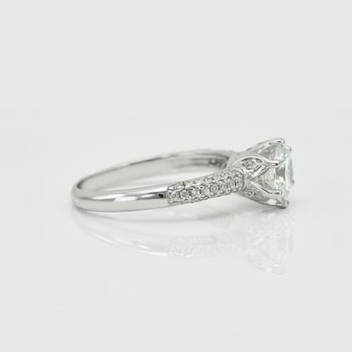 Goldener Verlobungsring mit Lab Grown Diamanten Lineas