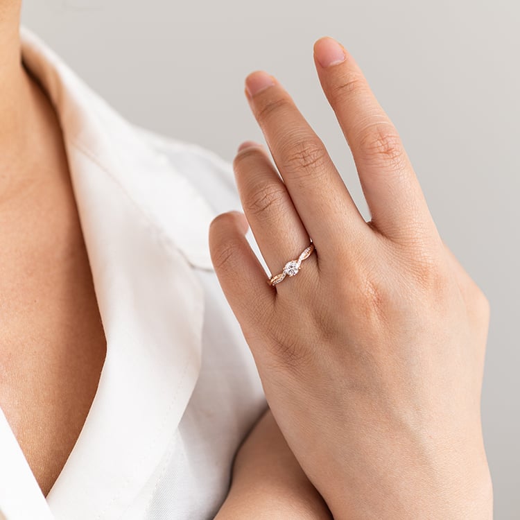 Verlobungsring mit seitlichen Diamanten und Diamant Aliye 120540