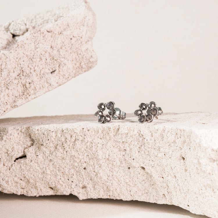 Ohrringe in Blumenform mit Salt and Pepper Diamanten Silva 101057