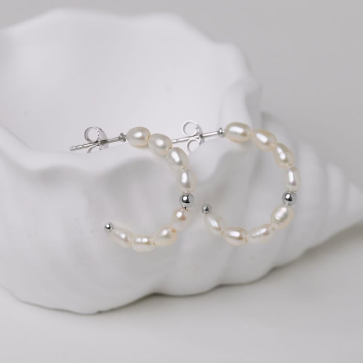 Silberne runde Ohrringe mit Perlen Roxanne 164062