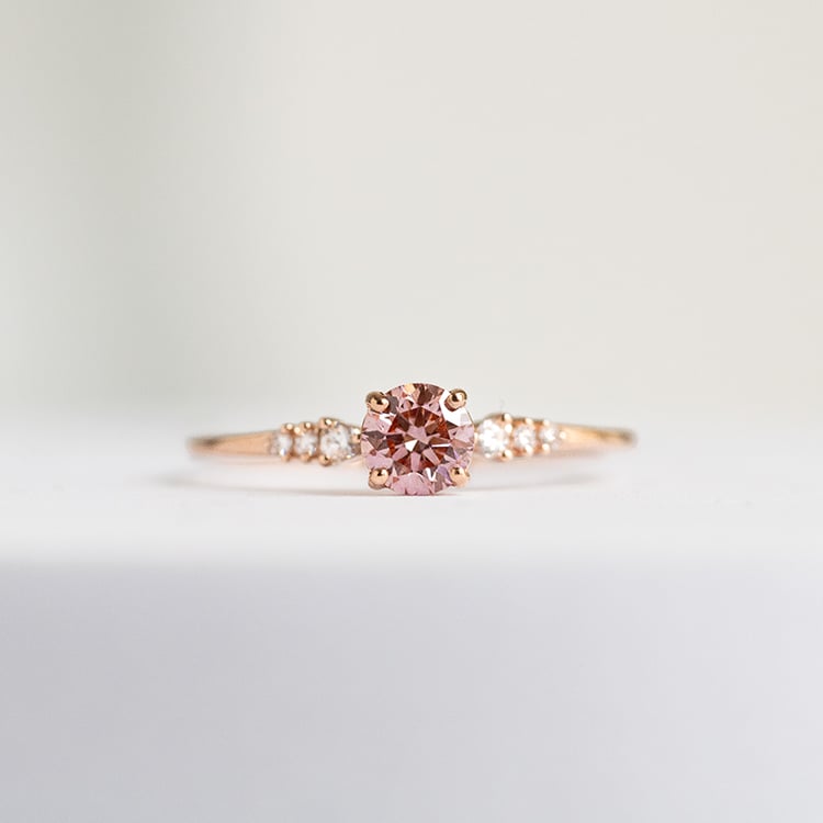 Verlobungsring mit zertifiziertem fancy rosa Lab Grown Diamanten Amity 144823