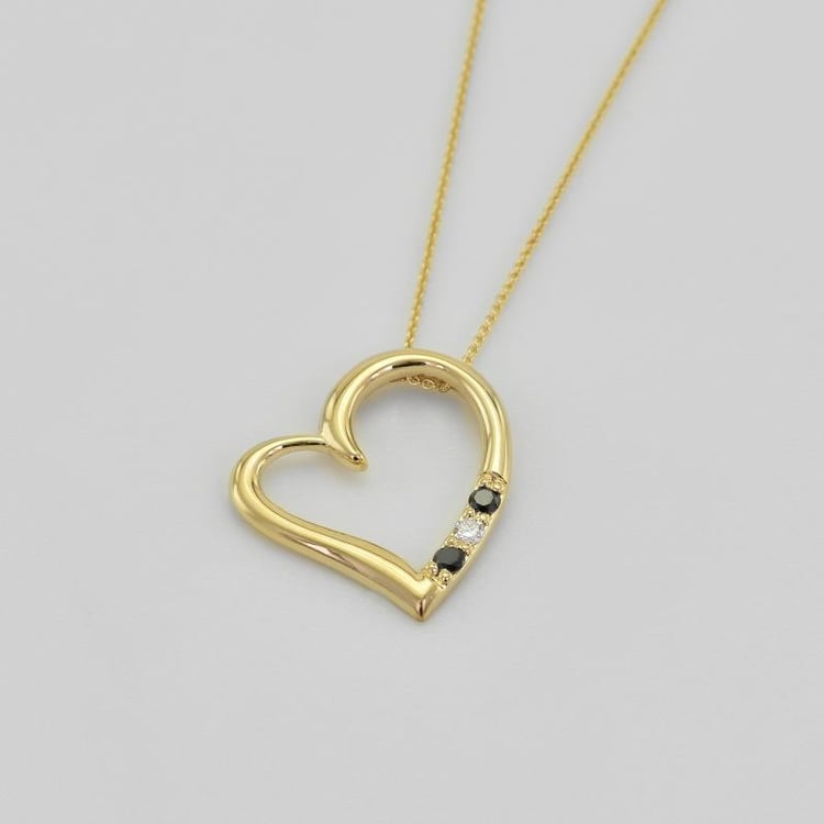 Anhänger in Herzform mit schwarzen und weißen Diamanten Tanish 37468