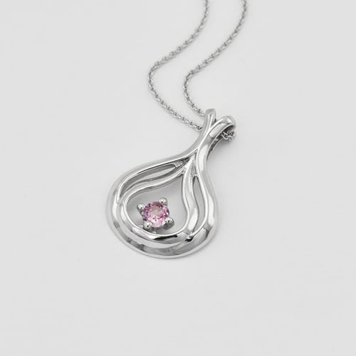 Romantischer Anhänger aus Gold mit rosa Saphir Tommie