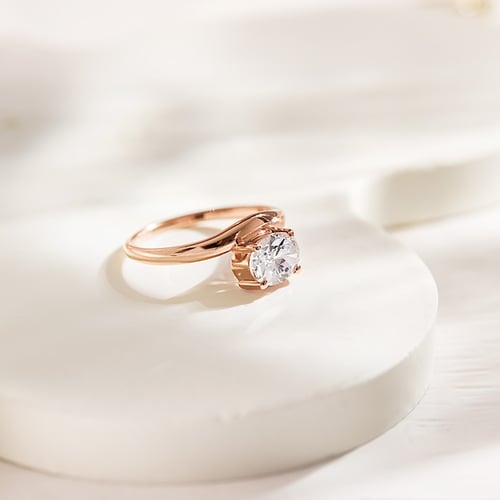 Atypischer Verlobungsring mit 0.5ct IGI-zertifiziertem ovalem Diamanten Adina