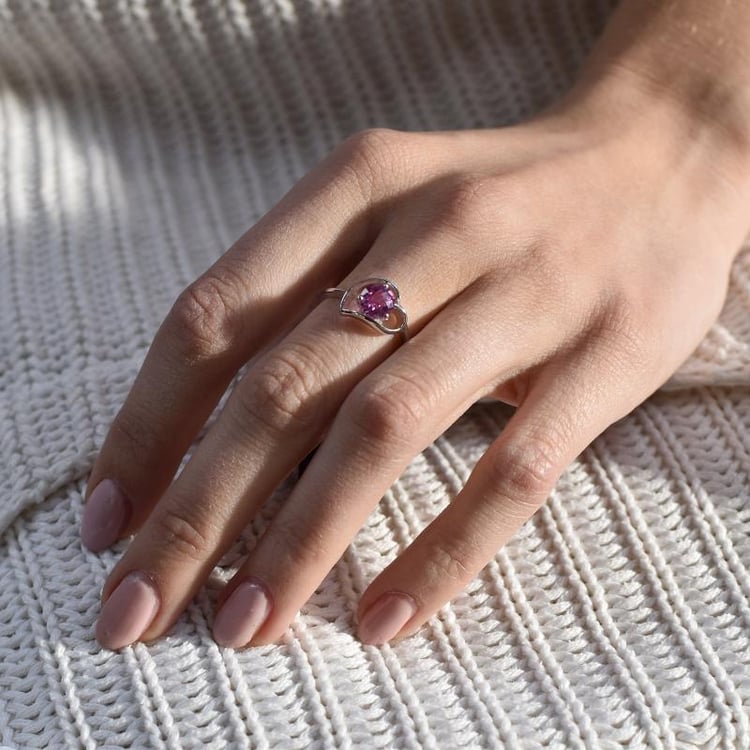 Romantischer Ring mit Saphir 11060