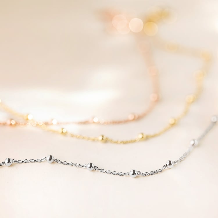 Silbernes Armband mit Kugeln 157445