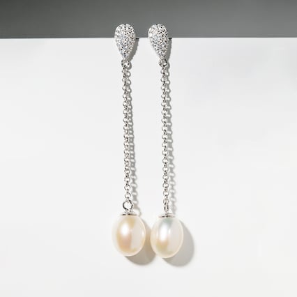 Silberne Ohrringe mit Perlen und Zirkonia Armel