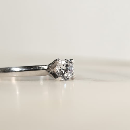 Verlobungsring mit einem Lab Grown Diamanten Lopa
