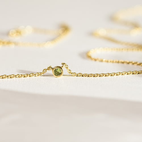Minimalistische Kette mit einem grünen Saphir Glosie
