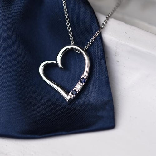 Goldener Anhänger Herzform mit Saphiren und Diamanten Tanish