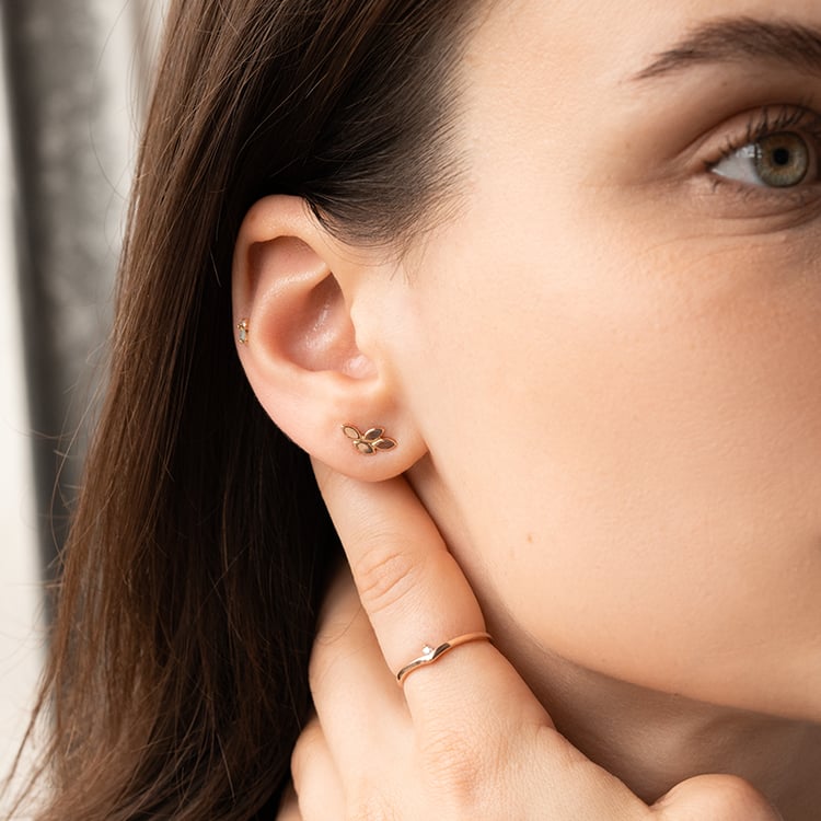 Set goldener Ohrringe mit Opal 128392