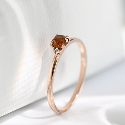 Verlobungsring mit einem braunen Salt and Pepper Diamanten Hye