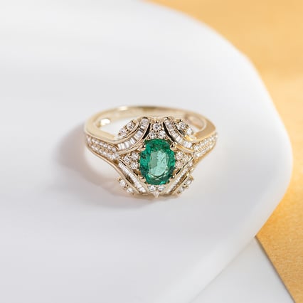 Goldring mit ovalen Smaragden und Diamanten Zane